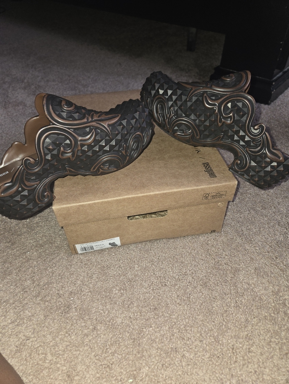 Melissa × Y Project Textured Brown Slip-On Mules with Bronze Leaf Accents - Picture 4 of 4